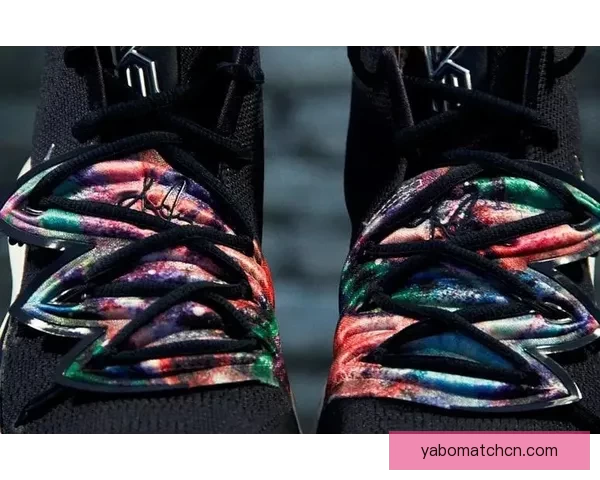 阿森纳二六二七赛季客场球衣亮相学院海军蓝红黄点缀风格